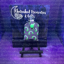 Load image into Gallery viewer, The Kiki Keychain - Aliens
