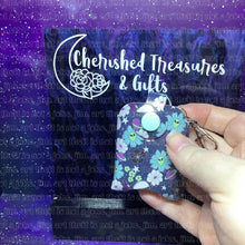 Load image into Gallery viewer, The Kiki Keychain - Aliens
